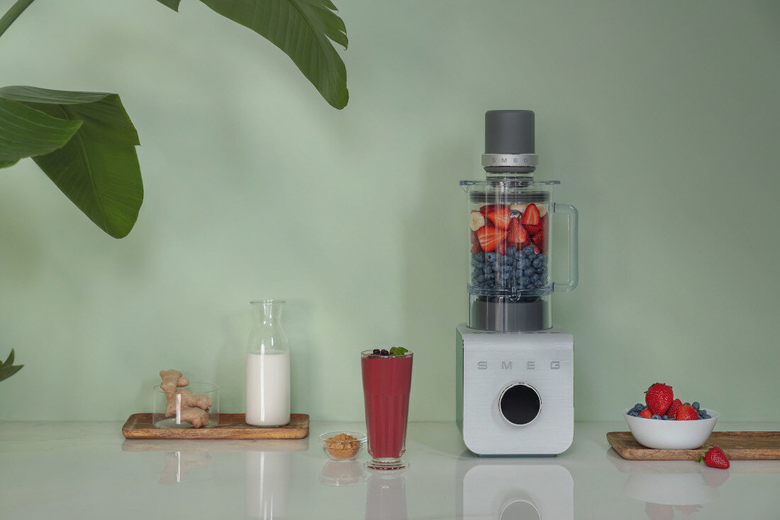 Blender kielichowy SMEG BLC01BLMEU (Wysokoobrotowy) Maksimum funkcji pięć automatycznych programów codzienne przygotowywanie posiłków ułatwienie tryb Smoothie Green Smoothie Frozen Dessert Ice Crush lub Auto-clean dostosowanie ustawienia typ skłądników