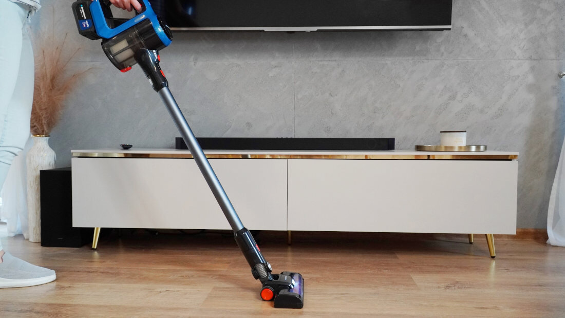 Odkurzacz BLAUPUNKT VC6010 Wygodna konstrukcja niska waga pionowa konstrukcja elektro-szczotka z LED ssawki szczelinowe uchwyt ścienny akcesoria zbiornik pojemność kurz ułatwienie