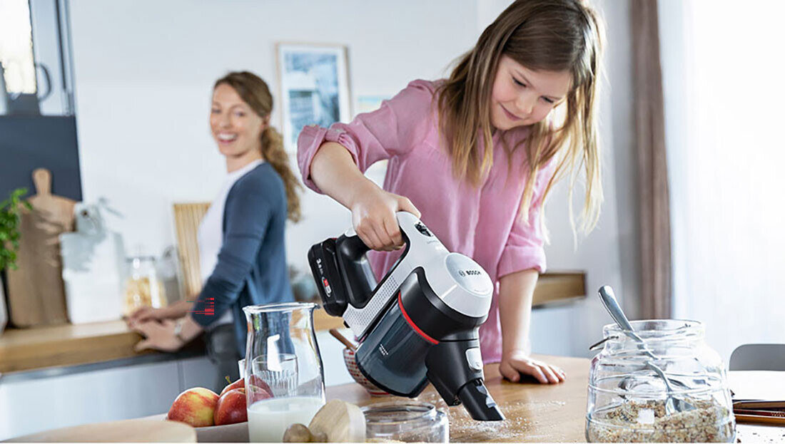 Odkurzacz BOSCH Unlimited 7 Prohygienic Aqua BCS712HYG5 poręczny waga czyszczenie ergonomiczny kształt