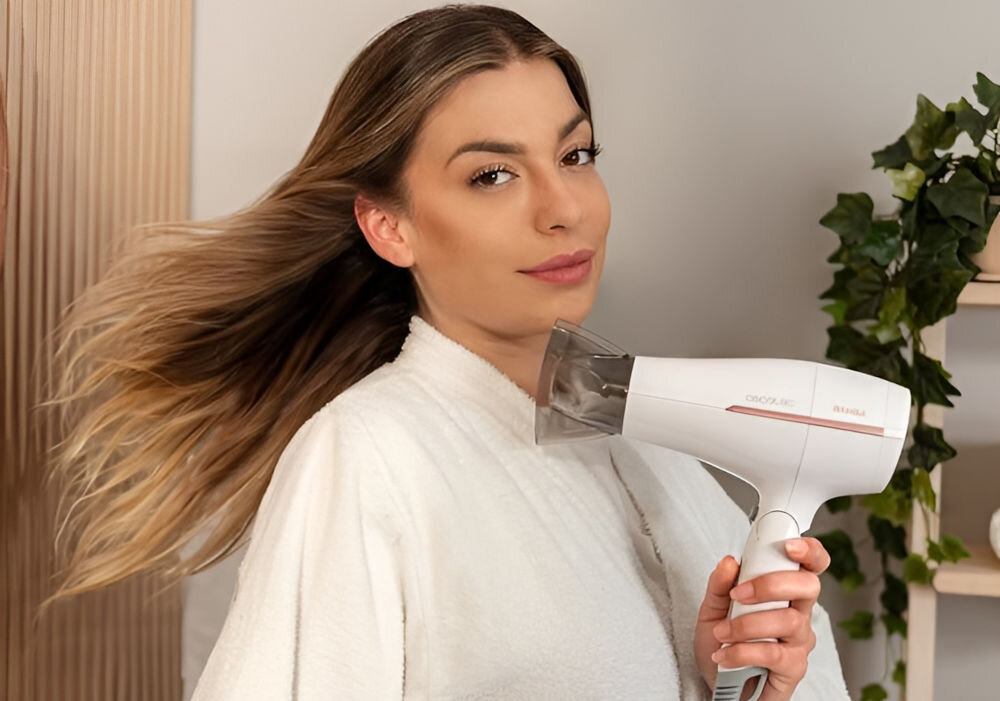 Suszarka CECOTEC Bamba IoniCare Power & Go Heaven 2000W technologia hair repair ochrona włosów przed przegrzaniem lśniące zdrowe elastyczne włosy ograniczenie ryzyka przesuszenia uszkodzenia wsparcie naturalny blask elastyczność