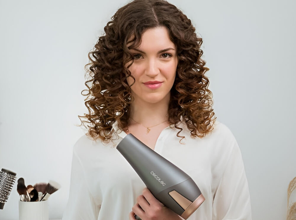 Suszarka CECOTEC Bamba IoniCare Radiance 2500W technologia Hair Care ochrona włosów przed wysokimi temperaturami równomiernie rozprowadzane ciepło delikatne włosy zdrowe włosy zachowanie naturalnej elastyczności i blasku