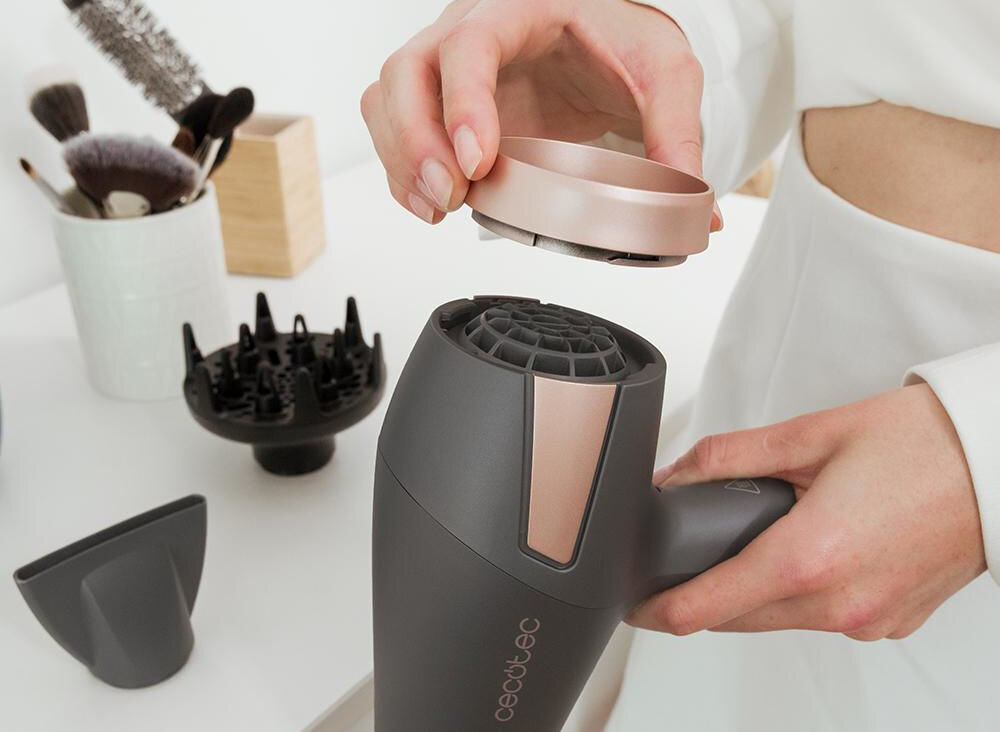 Suszarka CECOTEC Bamba IoniCare Radiance 2500W wygoda użytkowania wyjmowany filtr specjalny pierścień wygodne zawieszenie w dowolnym miejscu bezproblemowe użytkowanie