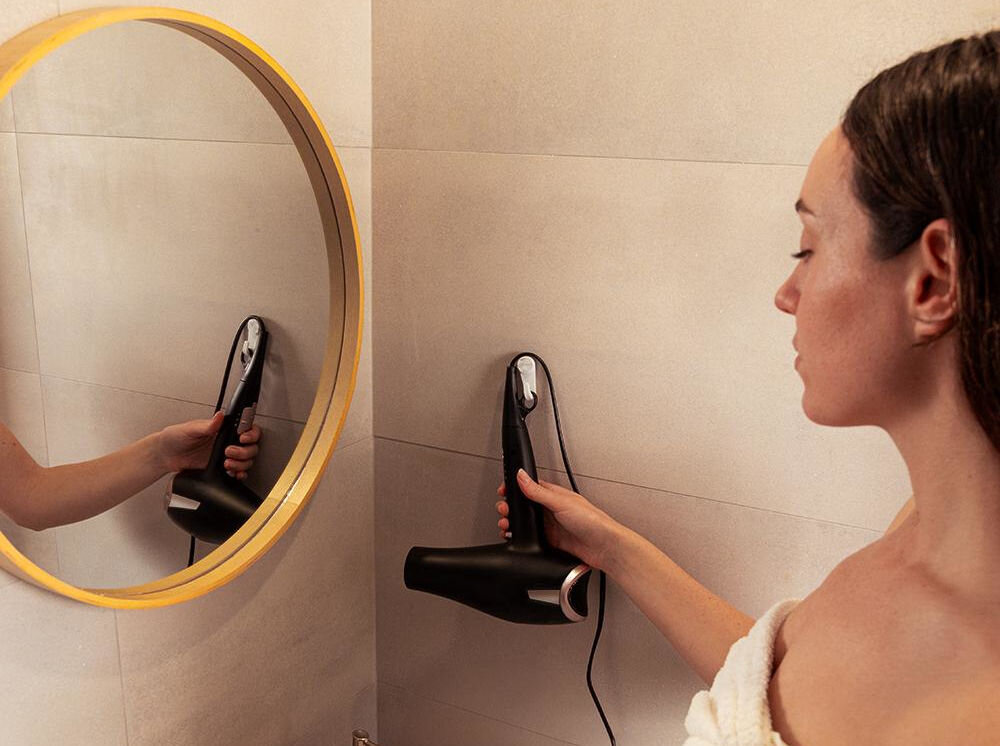 Suszarka CECOTEC Bamba IoniCare Elegance 2400W dbanie o kondycję włosów minimalizacja ryzyka uszkodzenia włosów piękne zdrowe włosy ochrona przed wysoką temperaturą