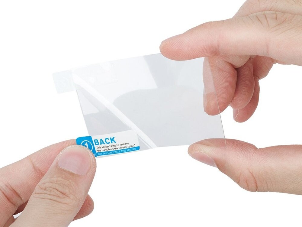 Osłona JJC LAR-R10 do Canon Eos R100-R10 trzymana w palcach   