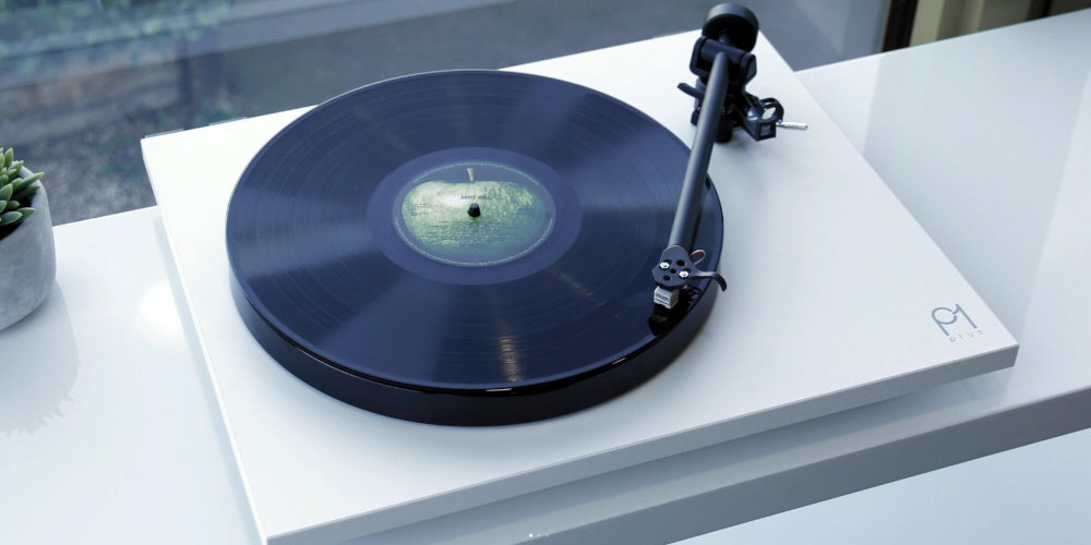 REGA Planar 1 Plus RB110 łożyskach o niskim tarciu Plug & Play Ergonomiczna i sztywna główka