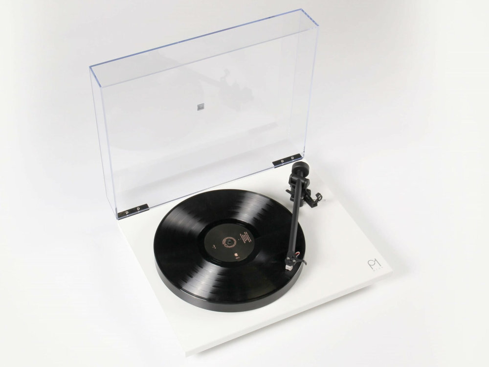 REGA Planar 1 Plus 23 mm masywny talerz fenolowy efektowi koła zamachowego stabilność obrotów płynne odtwarzanie dźwięku i precyzję