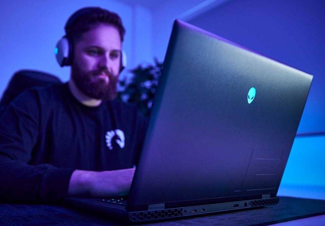 Laptop DELL Alienware M16 R2 M6R2 - Wi-Fi 6E