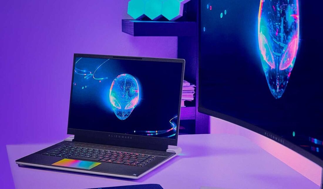 Laptop DELL Alienware x16 R2 X6R2 - Wi-Fi 7
