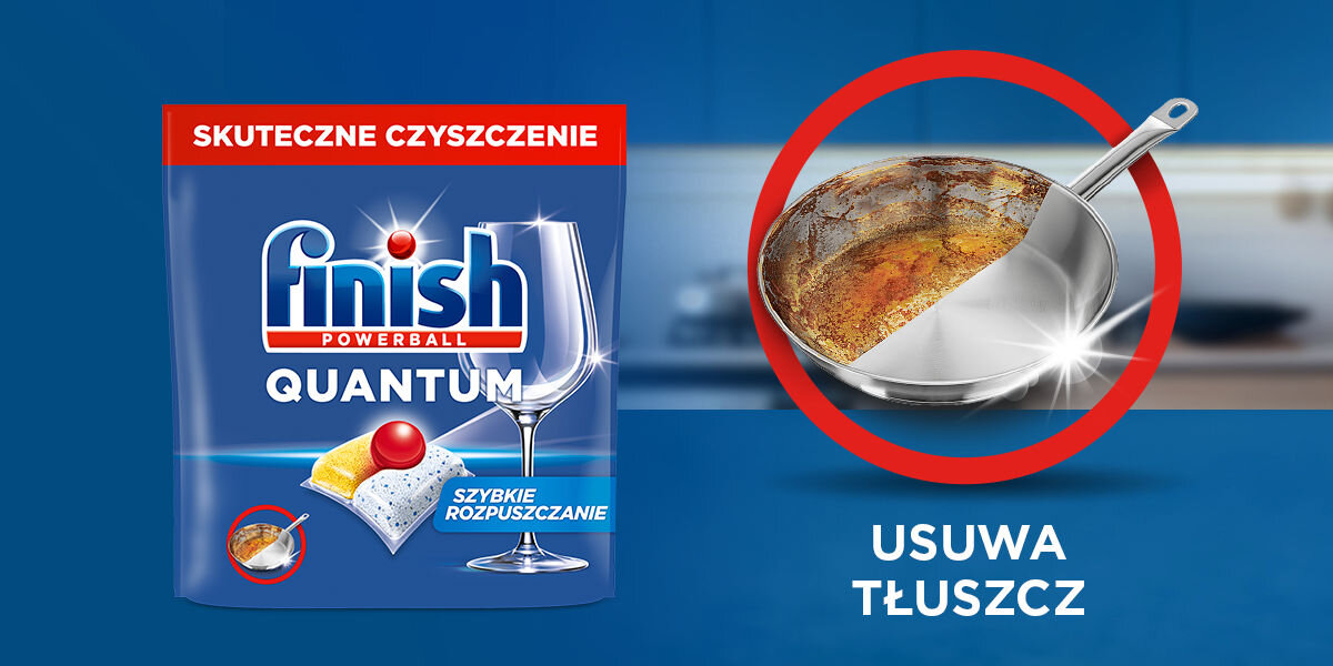 Kapsułki do zmywarek FINISH Powerball Quantum All in 1 opakowanie produktu oraz patelnia do połowy z zaschniętym tłuszczem a do połowy lśniąco czysta