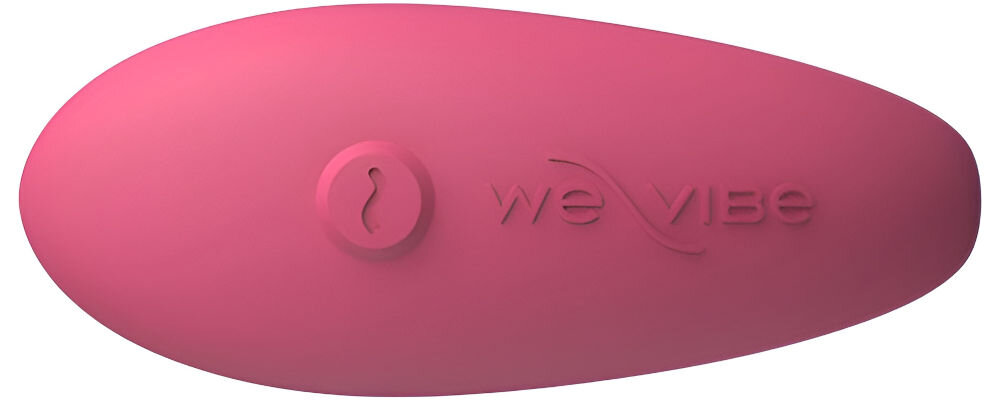 WE-VIBE Sync Lite Pink zdalnie sterowany wibrator dla par białe tło zbliżenie na różową obudowę przycisk maksymalny komfort użytkowania ergonomiczny kształt dopasowuje się do ciała obsługa jednym przyciskiem podczas namiętnych chwil dla par które rozpoczynają przygodę z zabawkami erotycznymi