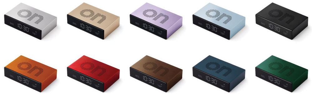 Budzik LEXON Flip Premium LR152LP Jasnoróżowy, blokada, ekran, transport, waga, na białym tle budziki w różnego rodzaju kolorach frontem w dwuszeregu prawo skos