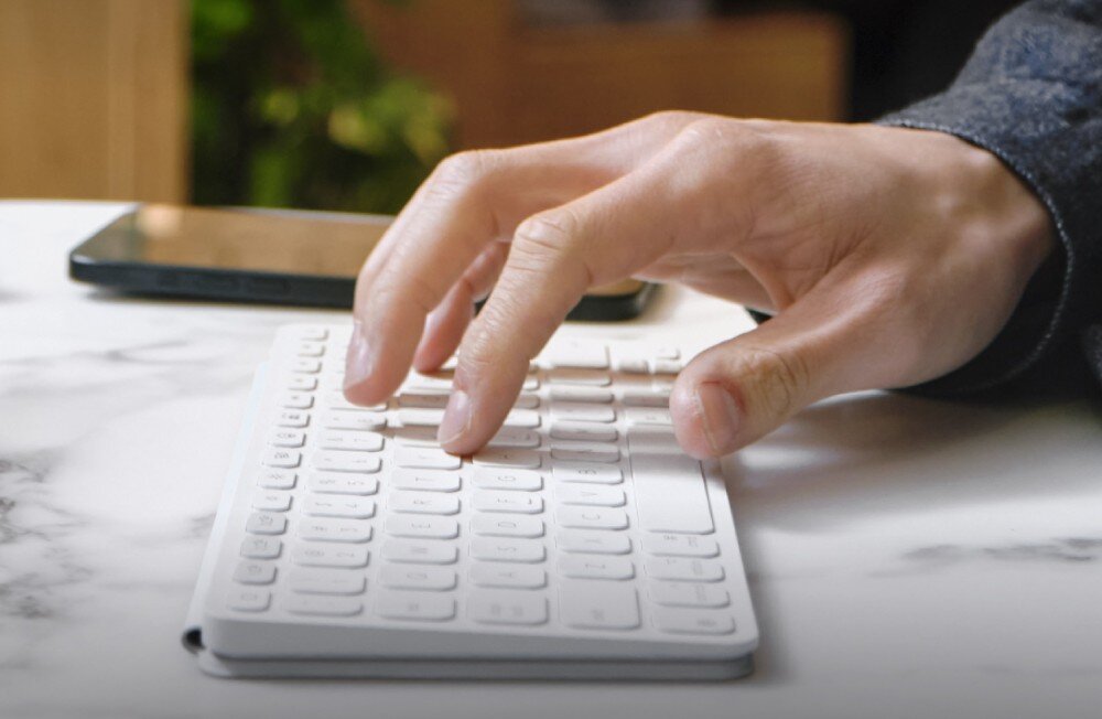 Klawiatura LOGITECH Keys-To-Go 2 for iPad Jasnoszary zasilanie bateria czas działania