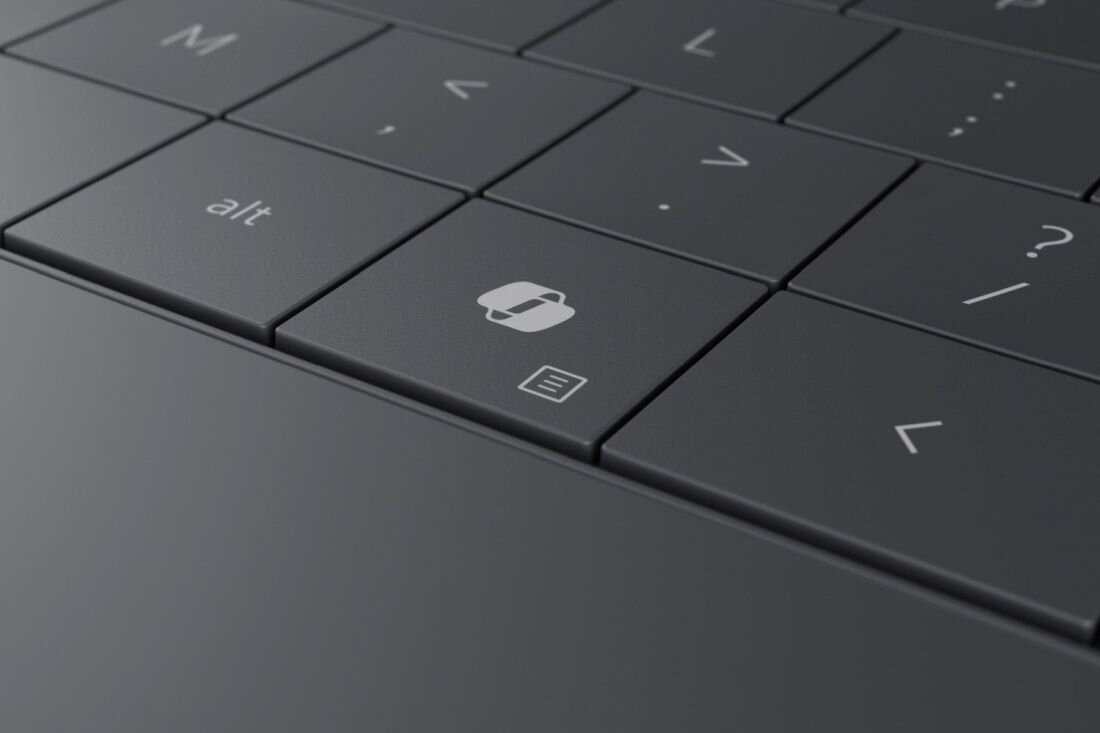 Laptop XPS 9345 - bezszczelinowa klawiatura