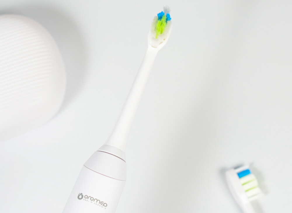 Oryginalna końcówka do szczoteczki ORO-MED Sonic Professional Czarny (4 sztuki) (Skuteczne czyszczenie trudno dostępnych miejsc) Precyzyjne czyszczenie zębów Włosie DuPont w kształcie litery W dopasowanie dokładne oczyszczenie powierzchnia