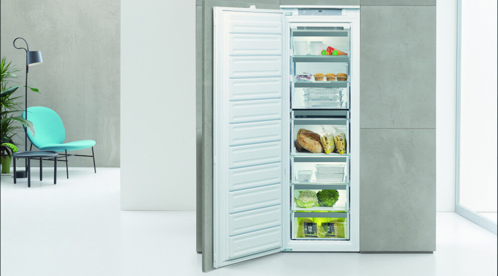 ZAMRAŻARKA WHIRLPOOL AFB 18402 system No Frost suche zimne powietrze Freeze Control diody LED żywotność trwałe fast Freeze szybkie mrożenie zamrażanie pojemne szuflady widoczność oświetlenie sterowanie elektroniczne organizacja szybki dostęp