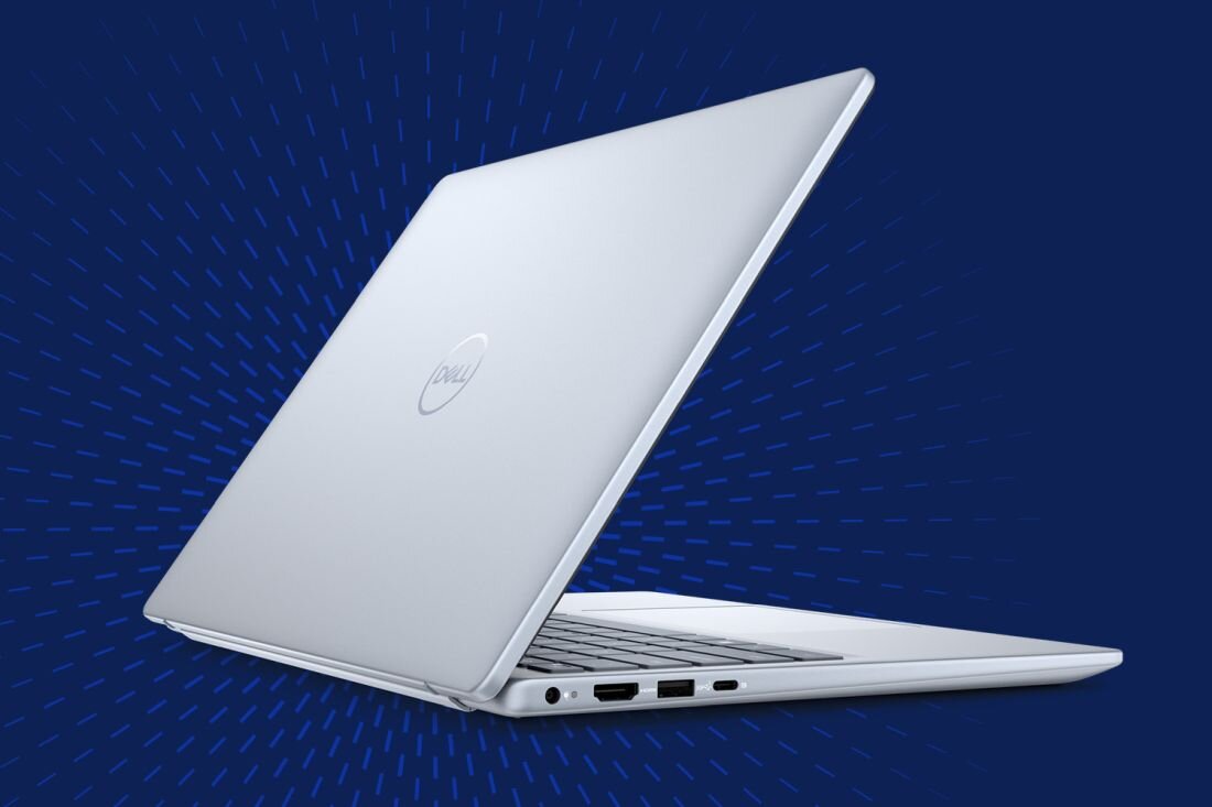 Laptop DELL Inspiron 5440 na niebieskiem tle - solidne wykonanie obudowy