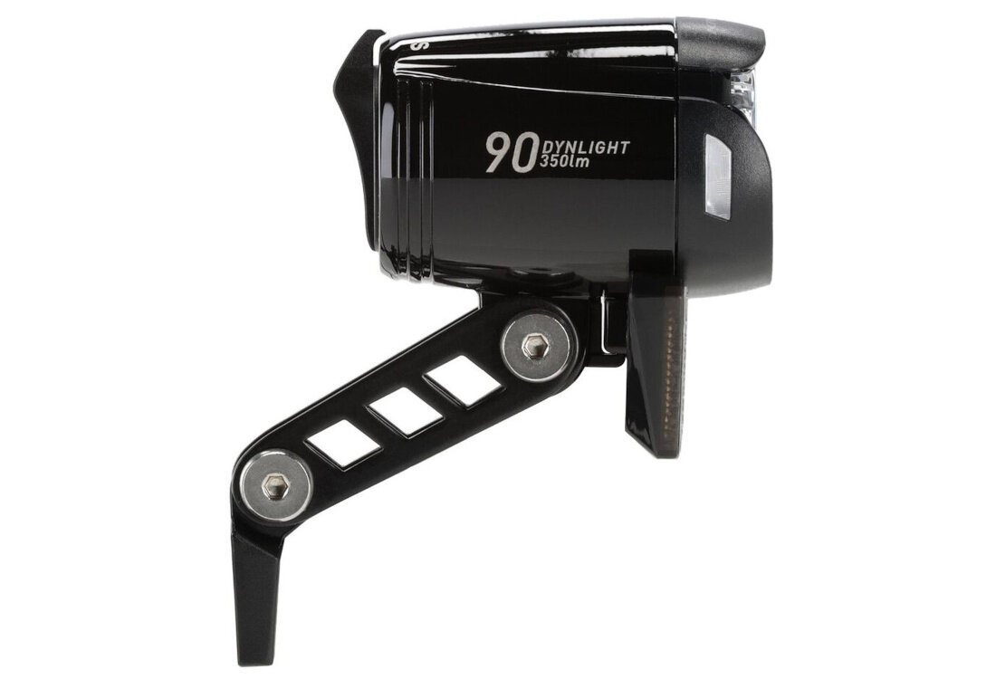 Lampka rowerowa KROSS Dynlight 90 Rozwiązania technologiczne Funkcja Smart Beam Automatyczny przełącznik tryb dzienny Day Light tryb nocny Main Beam funkcja Standlight