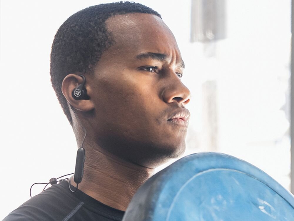 Słuchawki dokanałowe JLAB Fit Sport Wireless design komfort lekkość dźwięk jakość wrażenia słuchowe ergonomia lekkość sport aktywność podróże czas pracy działanie akumulator