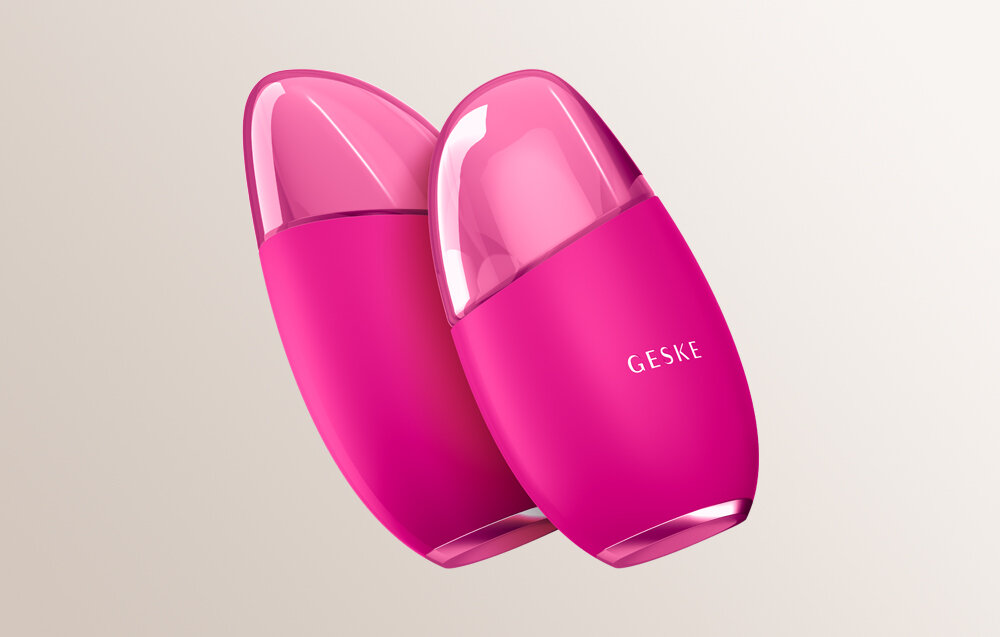 Masażer GESKE Cool & Warm 7w1 Magenta w lodówce zanurzenie w ciepłej wodzie dopasowanie działania relaksująca sesja SPA redukcja uporczywych cieni i worków pod oczami naturalny blask poprawa tonizacji świeży promienny wygląd