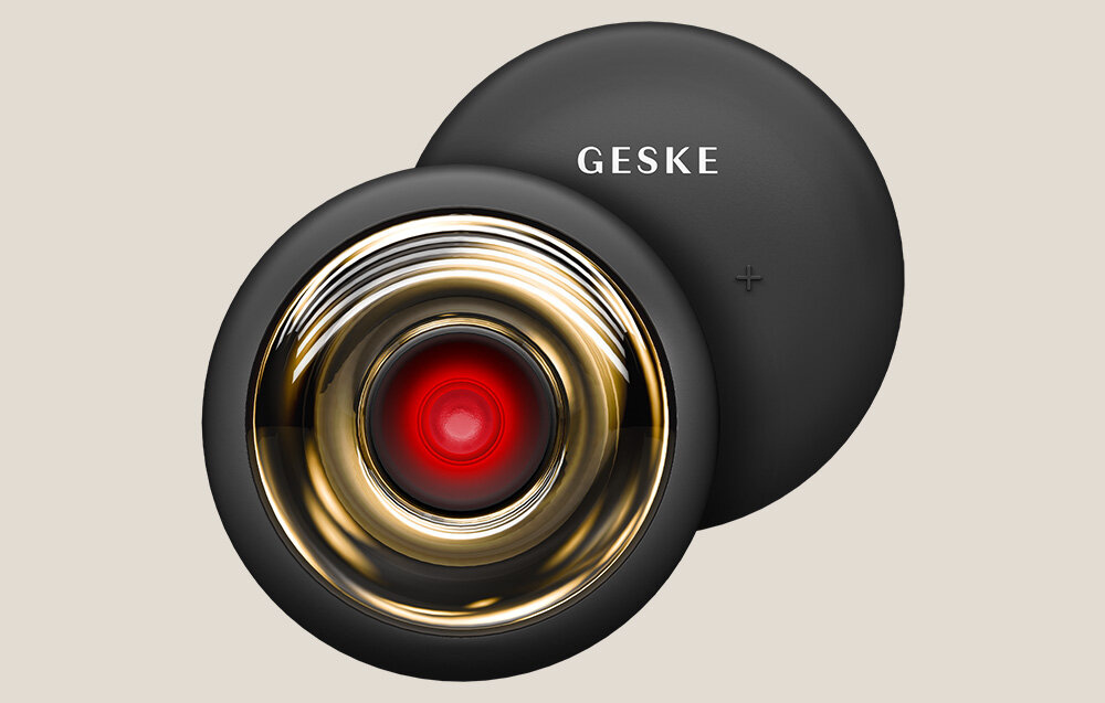 Masażer GESKE Cool & Warm 9w1 Czarny technologia czerwonego światła funkcja SmartSonic Pulsation regeneracja odmłodzenie skóry szybkie widoczne rezultaty praktyczne rozwiązania świeżość redukcja cieni i worków pod oczami wygładzenie drobnych zmarszczek młodszy zdrowszy wygląd twarzy