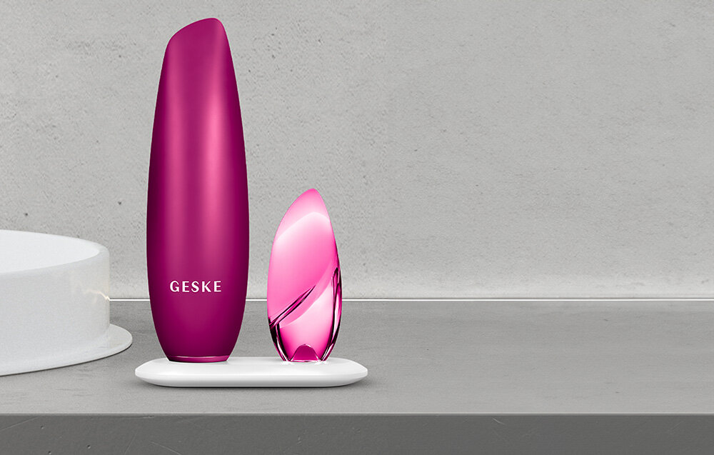 Magnetyczny peeling GESKE 5w1 Magenta usunięcie glinianej maseczki oczyszczenie twarzy masaż wspomaganie regeneracji komórek skóry dedykowana aplikacja porady specjalistów skaner twarzy