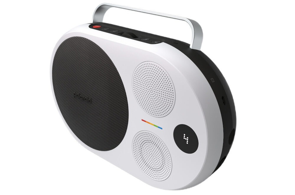 Głośnik bezprzewodowy POLAROID P4 uchwyt do przenoszenia mobilność na zewnątrz, głośnik po skosie na białym tle