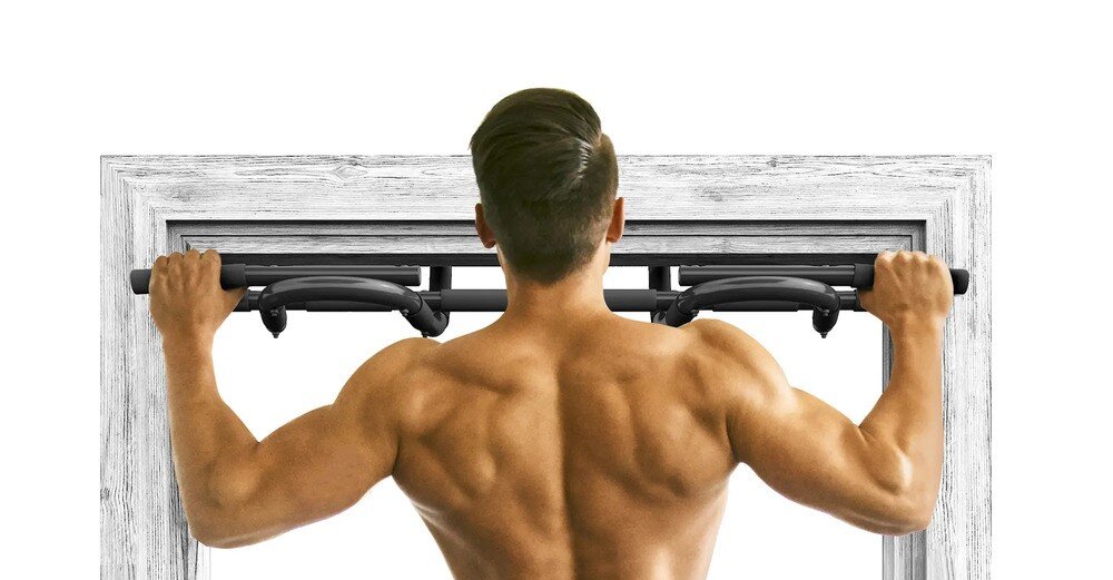 Wielofunkcyjny drążek do podciągania Gorilla Sports montaż w drzwiach