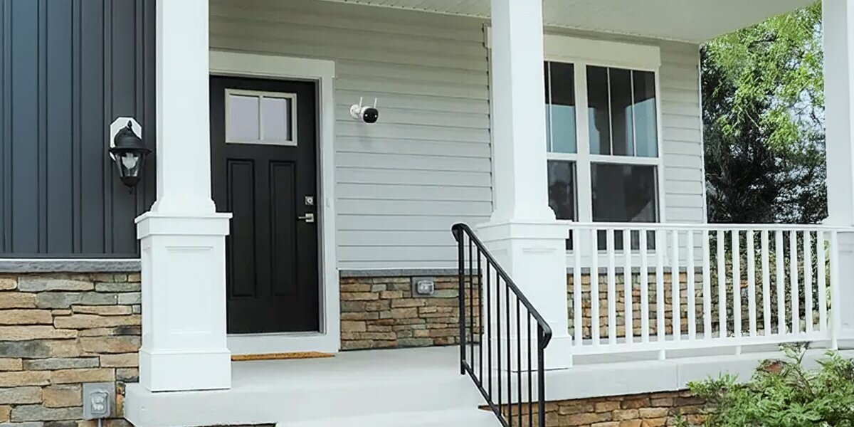 Kamera IMOU Bullet 2E 5MP Zewnętrzna, Wi-Fi / LAN, użytkowanie, interfejs, wifi, rj45, wejście do mieszkania przez taras, nad drzwiami zamontowana kamera