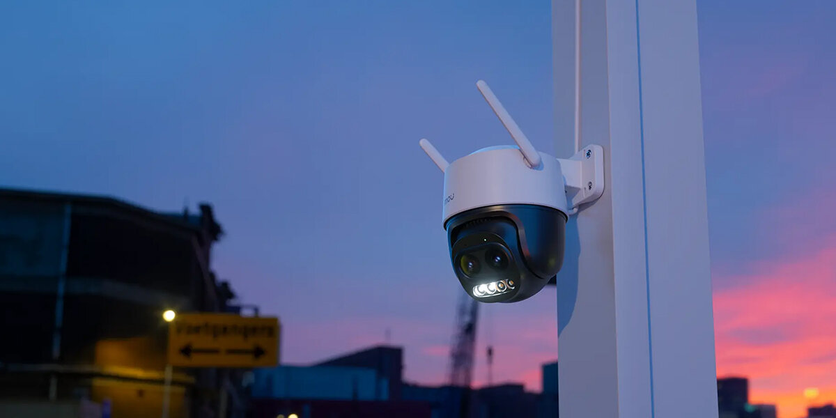 Kamera IMOU Cruiser Z 5MP Zewnętrzna, Wi-Fi / LAN, obserwacja, obraz, ochrona, bezpieczeństwo, kamera zamontowana do słupa oświetleniowego na ulicy w tle zachód słońca