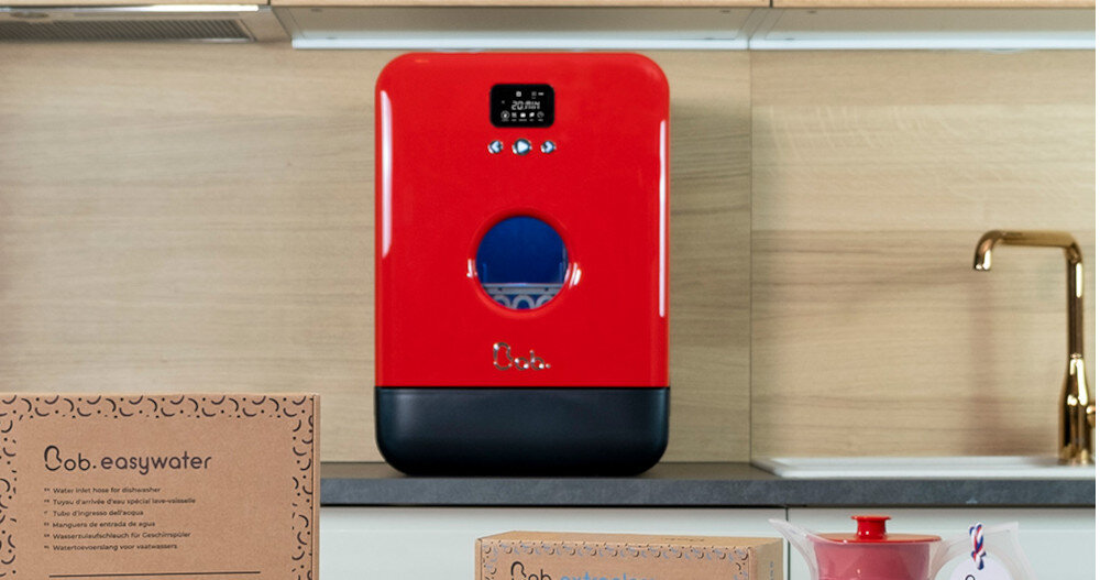 ZMYWARKA DAAN TECH BOB kompaktowa czerwono-czarna niewielka konstrukcja do kamperów w podróż 2 komplety naczyń koszyk na sztućce 5 programów