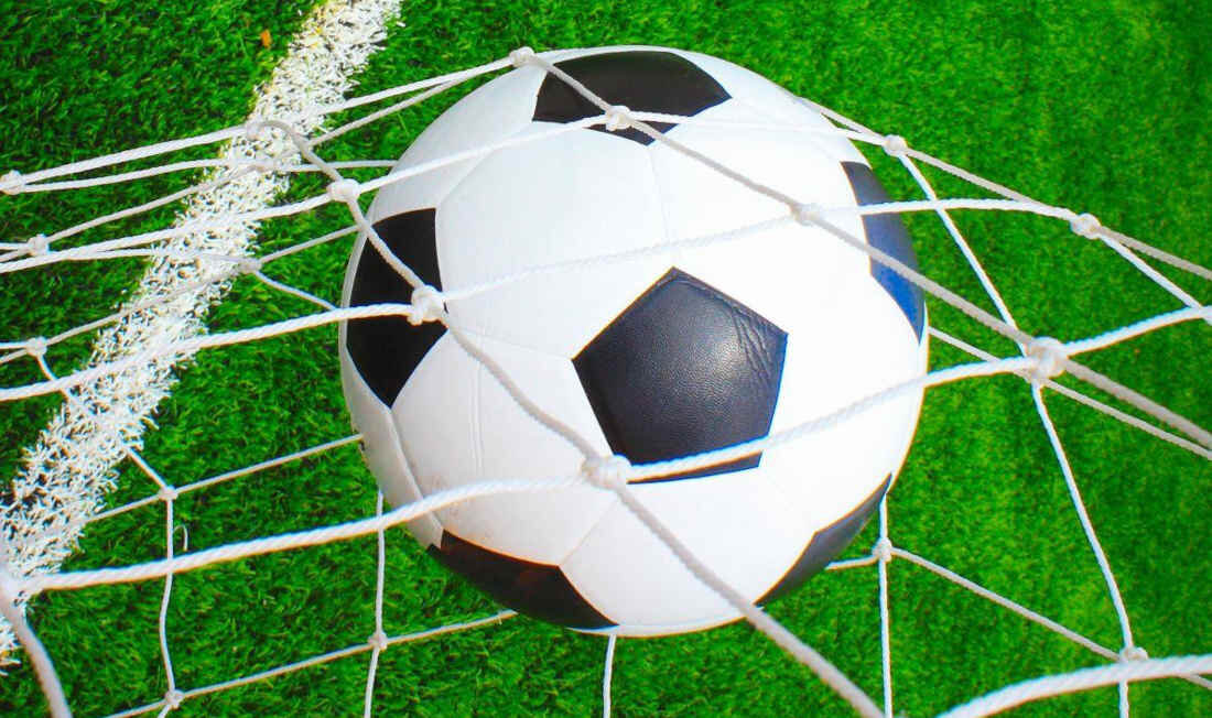 Bramka do piłki nożnej UMBRO 268958 (300 x 205 x 120 cm) Przemyślana konstrukcja Solidne materiały trwałość wygoda użytkowanie komfort wykonanie wysoka jakość stal malowana proszkowo średnica siatki materiał PE wymiary