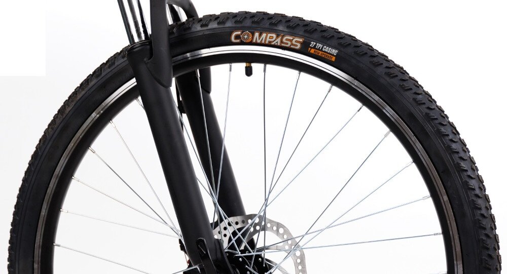 Rower górski MTB GOETZE Core Shadow M17 27.5 cala męski Czarny kola rozmiar 27,5 cali latwiej pokonac przeszkody wiekszy kontakt kola z podlozem szerokie opony marki COMPASS dobra przyczepnosc dwusciankowe obrecze zachowanie regularnego ksztaltu kol stabilne trzymanie opony regularne sprawdzanie cisnienia powietrza wartosc na bocznej czesci opony