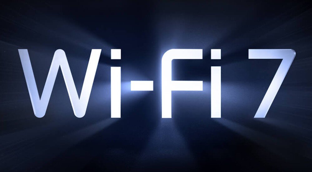 Router TP-LINK Archer BE800 Obraz przedstawia napis „Wi-Fi 7” na czarnym tle z efektem rozchodzącego się światła, standard Wi-Fi 7, pasma, przepustowość