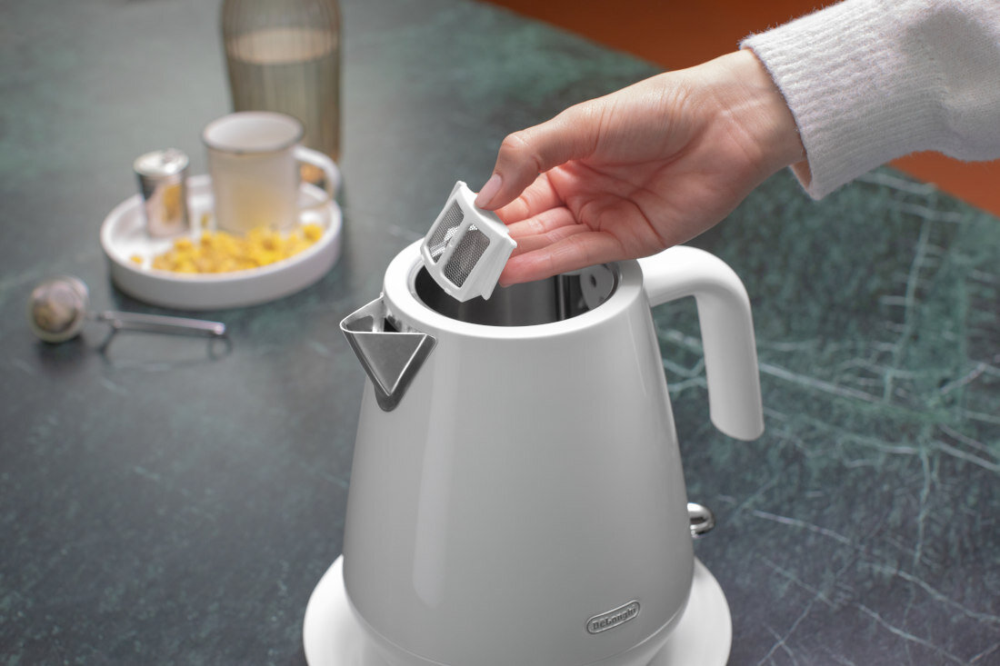 Czajnik DELONGHI KBY2001.W Eclettica Biały Łatwa obsługa Filtr antywapienny czyszczenie jakość herbata kawa
