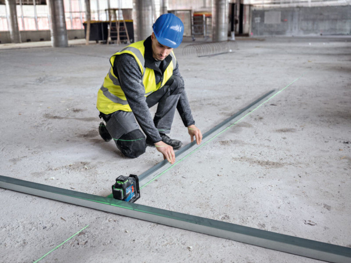 Laser liniowy BOSCH Professional GLL 80-33 G 0601065501, wymiary, precyzja, pomiar, laser, Montaż profili podłogowych z laserem Bosch GLL 80-33 G