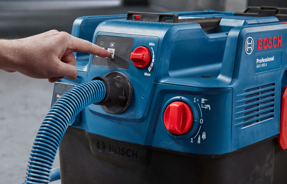 Odkurzacz warsztatowy BOSCH Professional Gas 400 A waga 14 kg cztery kola klasa ochrony przeciwpylowej L usuwanie kurzu pylu troci piasku niezawodna wydajnosc