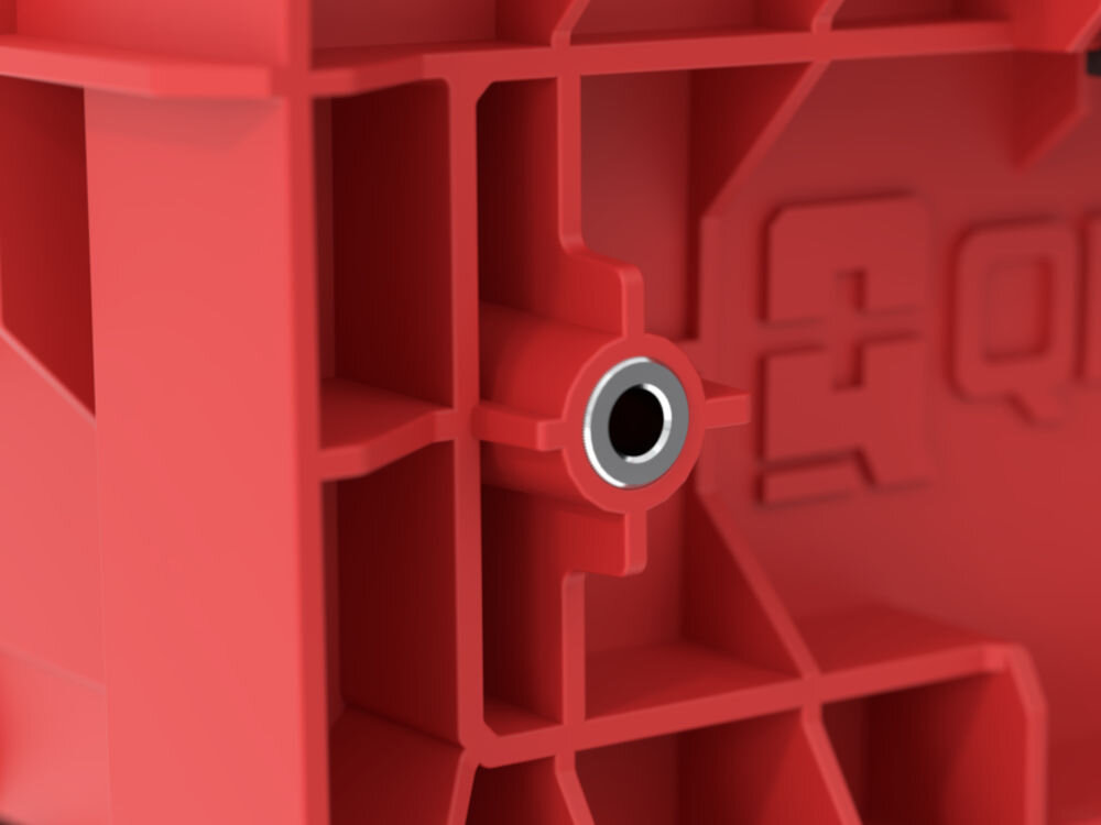 Skrzynia na narzędzia QBRICK Pro Box 2.0 130 Red Ultra HD modularna system insertów M8 personalizacja organizacja narzędzi - zbliżenie na insert
