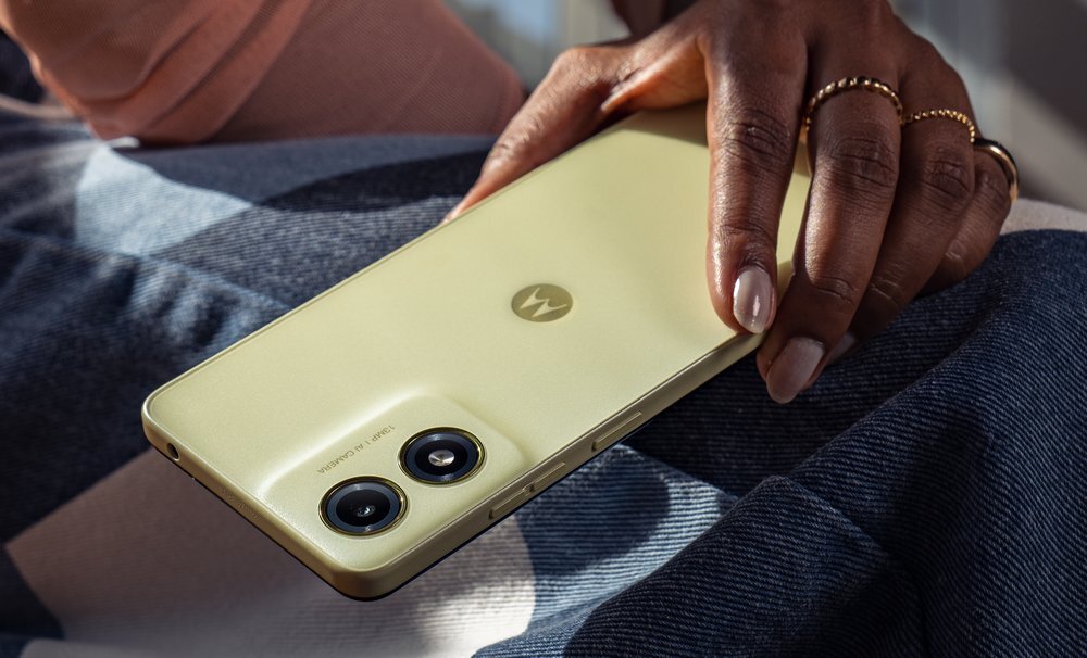 Smartfon MOTOROLA Moto E14 sylwetka