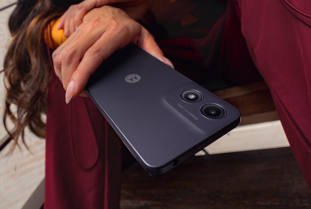 Smartfon MOTOROLA Moto G04  gesty 