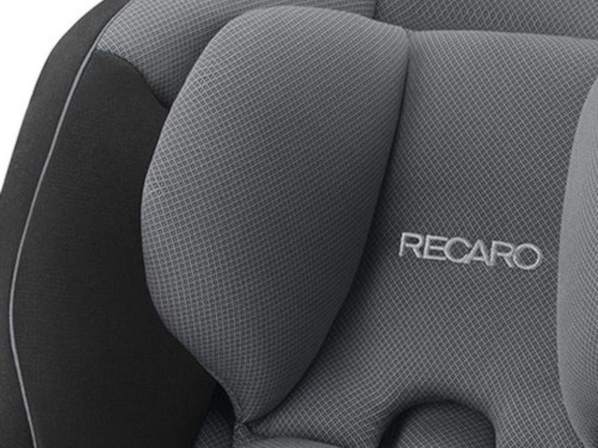 RECARO Guardia RECARO Guardia system HERO zintegrowany zagłówek, pasy i ochraniacze barkowe Wysokie osłony boczne i materiały absorbujące energię wypadków Wkładka dla noworodków stabilne i wygodne ułożenie malucha - zbliżenie na wnętrze fotelika