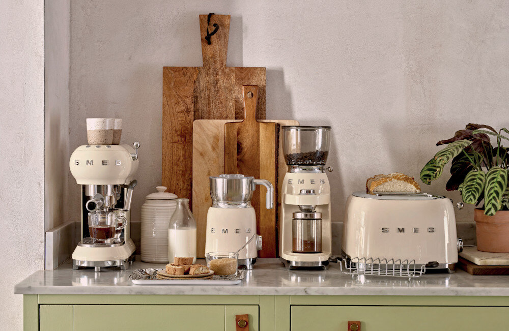 Młynek do kawy SMEG CGF11CREU wygląd prezentacja wizualizacja design Kontrola smaku każdego dnia