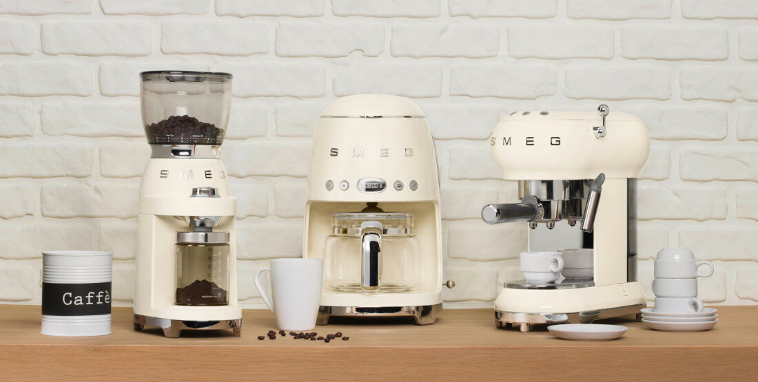 Młynek do kawy SMEG CGF11CREU Bezpieczna konstrukcja System zabezpieczeń proces przygotowania kawy