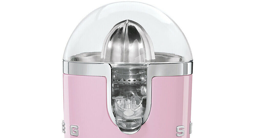 Wyciskarka do cytrusów SMEG CJF11PKEU Różowy dzióbek stal nierdzewna wygodne przelewanie soku przeźroczysta pokrywa stabilna chromowana podstawka nóżki antypoślizgowe bezpieczeństwo silnik moc czujnik włączania wyłączania  wydajna łatwe użytkowanie 
