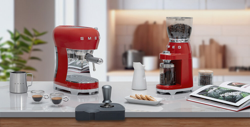 Ekspres SMEG ECF02RDEU wygląd design prezentacja wizualizacja Domowa strefa espresso