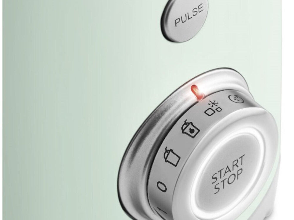 Blender kielichowy SMEG BLF03PGEU Pastelowa zieleń Precyzyjna kontrola pracy Cztery poziomy prędkości funkcja Pulse z trzema stopniami intensywności kontrola konsystencja przygotowywanie wygodne rozwiązanie miksowanie rozdrabnianie porcje