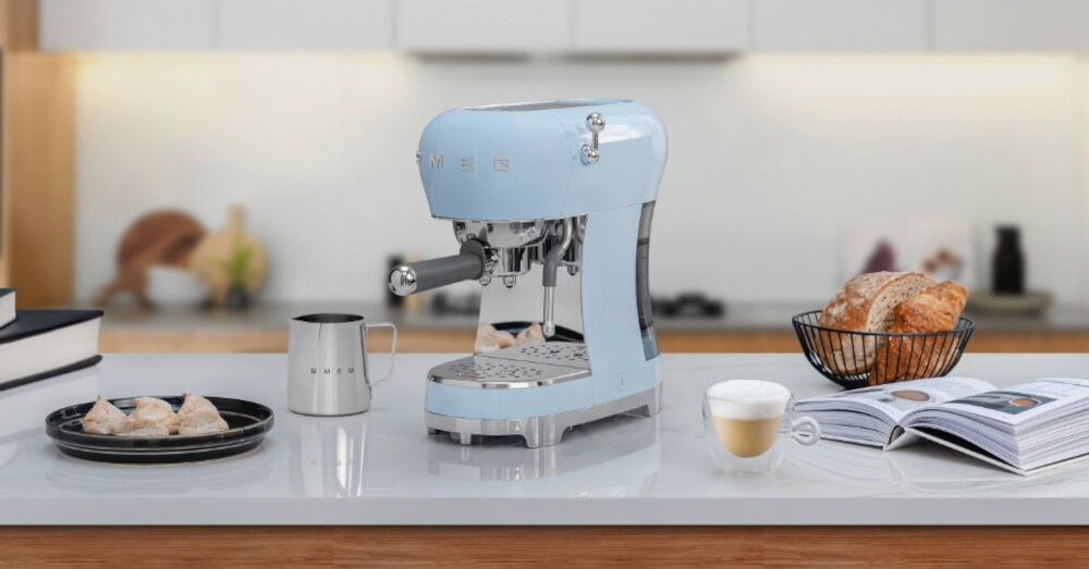 Ekspres SMEG ECF02CREU Stała temperatura parzenia System grzewczy Thermoblock moc kawa oczekiwania obowiązki czas napój