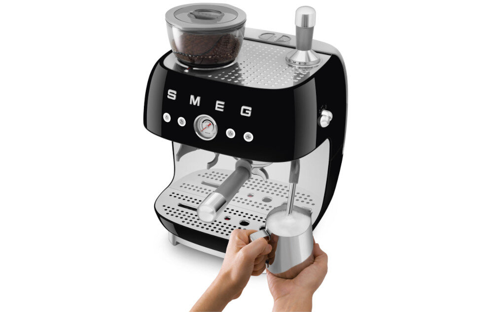 EKSPRES SMEG EGF03BLEU mielenie latte espresso cappuccino włoska tradycja spienianie mleka dwie filiżanki