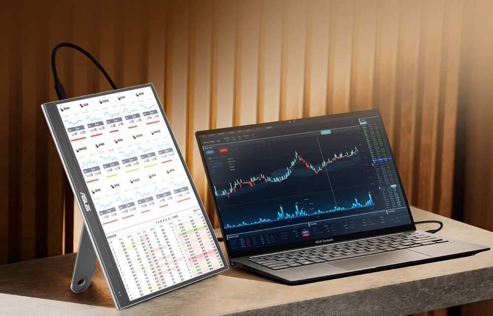 Monitor ASUS ZenScreen MQ16AHE Laptop obok przenośnego monitora ustawionego pionowo, na którym widać tabelę i wykresy giełdowe, obrót, aplikacja, orientacja pozioma i pionowa