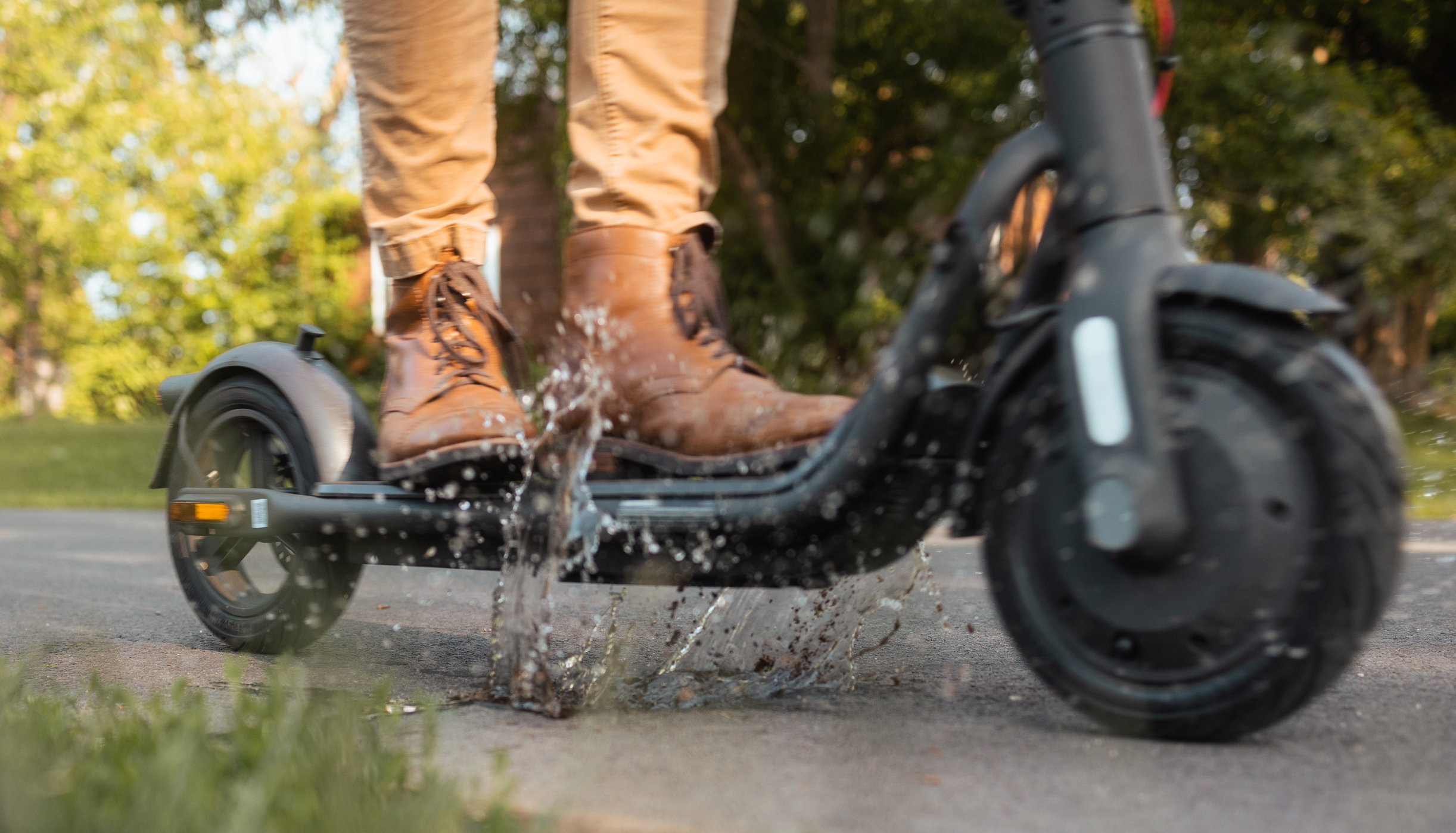 Hulajnoga elektryczna NAVEE V25I Pro 25 km 350W 10—Czarny stopien ochronny IPX5 odpornosc na pyl i zachlapania woda