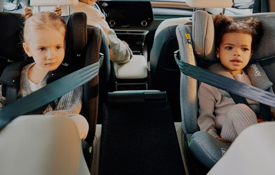 Fotelik samochodowy LIONELO Brave i-Size (0-36 kg) Czarny